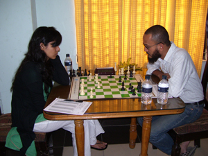 Mishraz Nida Siddiqui of Pakistan (Left) playing against FM Mohammad Abdul Malek of Chittagong (Right) Malek won the game. Photo © 