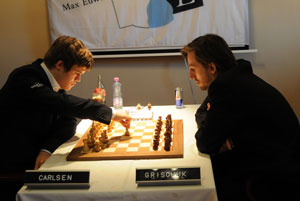 Magnus Carlsen beat Alexander Grischuk in the final round to catch Vassily Ivanchuk in the combined final standings. Ivanchuk was undefeated and scored 7 wins, Carlsen lost 4 blindfold and 2 rapid games, but won 13. Photo © Association Max Euwe. 