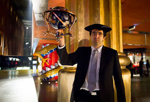 Vladimir Kramnik wins in Bilbao.  Photo © 2010. Fred Lucas. 