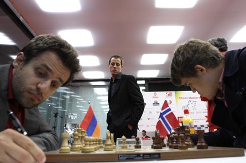 Levon Aronian against Magnus Carlsen