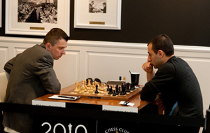 Alexander Onischuk against Varuzhan Akobian in Round 5.  Photo © Betsy Dynako 