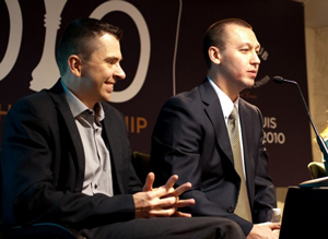 Alexander Onischuk and Gata Kamsky discuss their game. Photo © Betsy Dynako. 