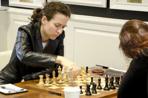 Irinia Krush beat Anna Zatonskih in Round 4.