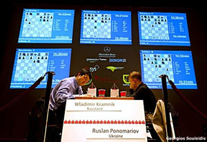 Kramnik and Ponomariov in action on the stage in Dortmund. Photo © Georgios Souleidis. 