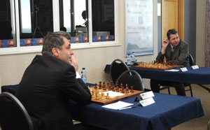 Ivanchuk and Short wait for their opponents. Photo © 