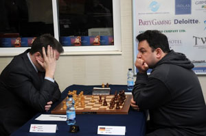 Nigel Short against Daniel Fridman. Photo © 