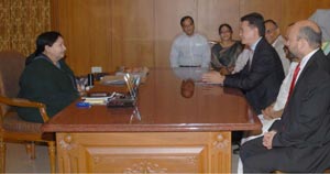 Tamil Nadu Chief Minister J. Jayalalithaa and FIDE President Kirsan Ilyumzhinov. 