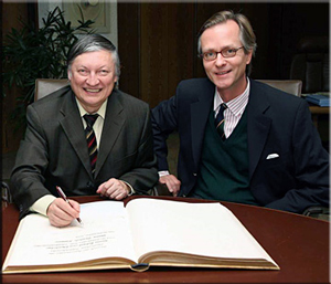 Robert von Weizsaecker nominates Karpov on behalf of the German Chess Federation. Photo ©