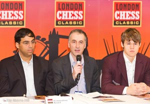 IM Malcolm Pein opens the 3rd London Chess Classic with World Champion Viswanathan Anand and Magnus Carlsen on either side. Photo © Ray Morris-Hill:. 