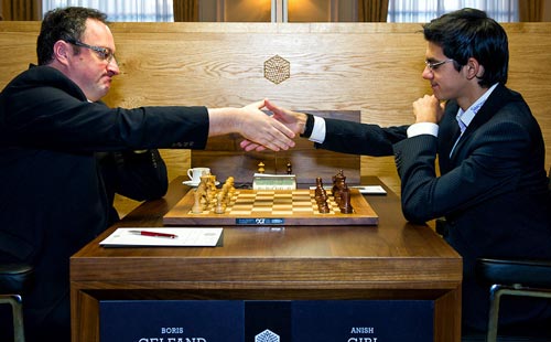 Gelfand retains the lead after a draw Giri