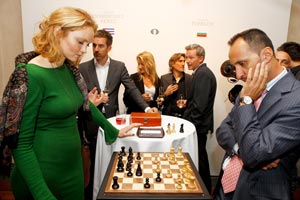 Supermodel Lily Cole playing a blitz game against Grandmaster Veselin Topalov. Photo © 