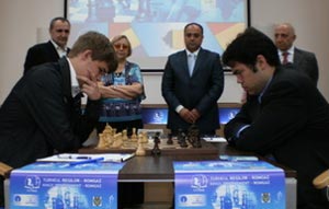 Magnus Carlsen defeated Hikaru Nakamura in Round 1. Photo © 