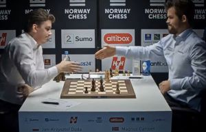 No momento em que Carlsen renunciou ao Duda na quinta rodada. Foto © 