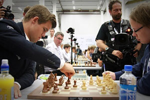 Carlsen appears but only draws in Olympiad round 2