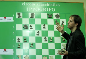 Leader Vallejo Pons demonstrates his win against Short. Photo © 