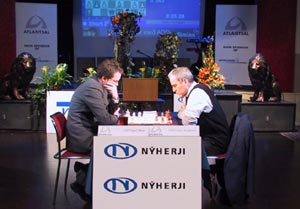 Short and Kasparov playing in their last serious event together. The Reykjavik Rapidplay final of 2004. Photo © 