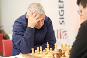 Vasyl Ivanchuk recovered from two losses in a row to beat Yagiz Kaan Erdogmus. Photo Mikael Svensson.