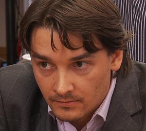 Alexander Morozevich leads by a point after beating Aronian in round 5. Photo © 