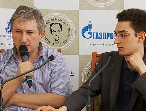 Fabiano Caruana talking through his game with Maxim Dlugy