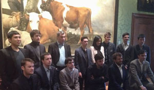 The players pose in front of Paulus Potter's The Young Bull (circa 1647), in the Mauritshuis Art Gallery. Photo © 