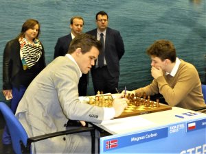 Carlsen-Duda with Polgar, Dvorkovich and Sutosvsky watching. Photo © Michiel Abeln.