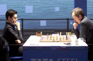 Carlsen edges into lead against Anish