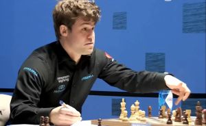 Carlsen moves closer to the leader after 10 rounds of the Tata