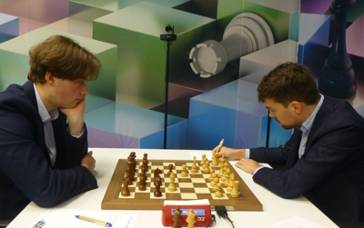 Carlsen moves closer to the leader after 10 rounds of the Tata