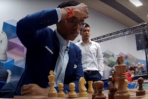 Praggnanandhaa beat Mendonca to lead alone after four rounds, his rival Nodirbek Abdusattorov, looks on. Photo © 