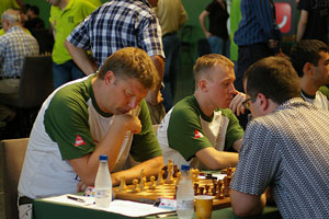 Shirov and Ponomariov in action for Linex-Magic. Photo © 