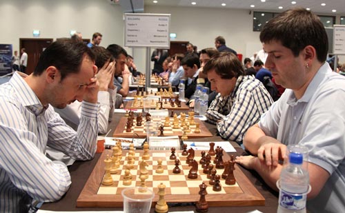 Veselin Topalov defeated Peter Svidler for his first win in the event