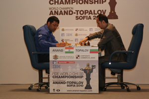 Anand - Topalov Game 2. Anand struck straight back. Photo © Europe-Echecs.