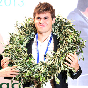 Magnus Carlsen with his wreath