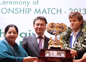 World Chess Championship 2013: Carlsen and Anand presented with medals