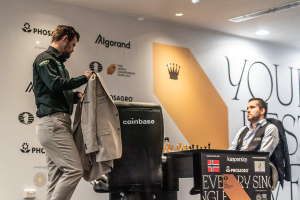 Carlsen and Nepomniachtchi game 4. Photo ©