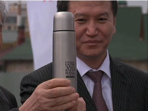 FIDE President Kirsan Ilyumzhinov lays the foundations to a new chess centre.