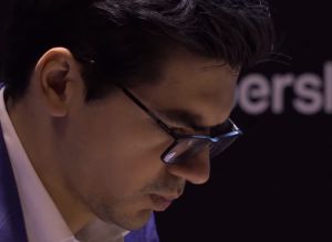 Anish Giri passou para o segundo lugar após nove rodadas.  Foto ©