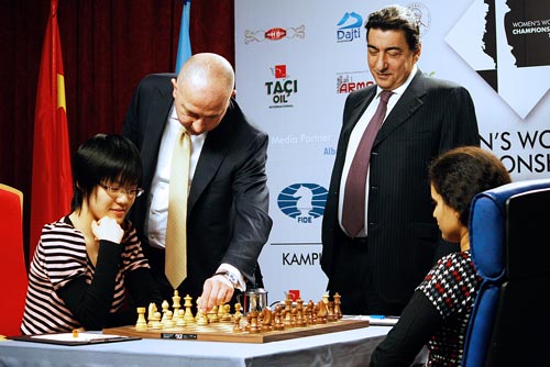 Hou Yifan against Humpy Koneru in Game 4