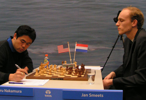 Viswanathan Anand draws with Hikaru Nakamura to stay in joint lead