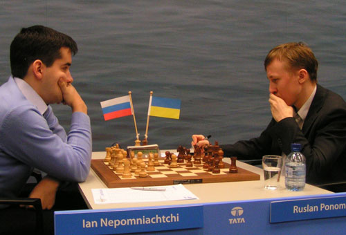 Carlsen beats Nakamura in great style, Nakamura and Anand share lead on  5.5/8