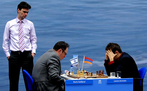 Candidates: Drama, drama! Karjakin takes the lead!