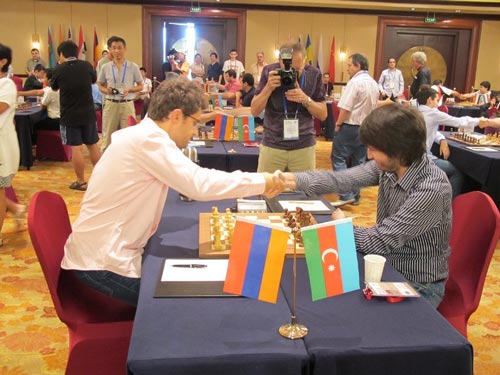 Aronian and Radjabov shake hands at the start of the Armenia - Azerbaijan Match