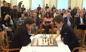 Lev Aronian beat Magnus Carlsen in the second round of the rapid. Photo © 